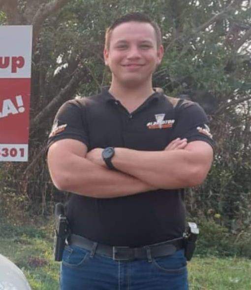 Dewald (22) vier sy verjaarsdag tussen masjiene